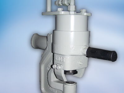 Flexible use: portable punching yoke from PETIG.